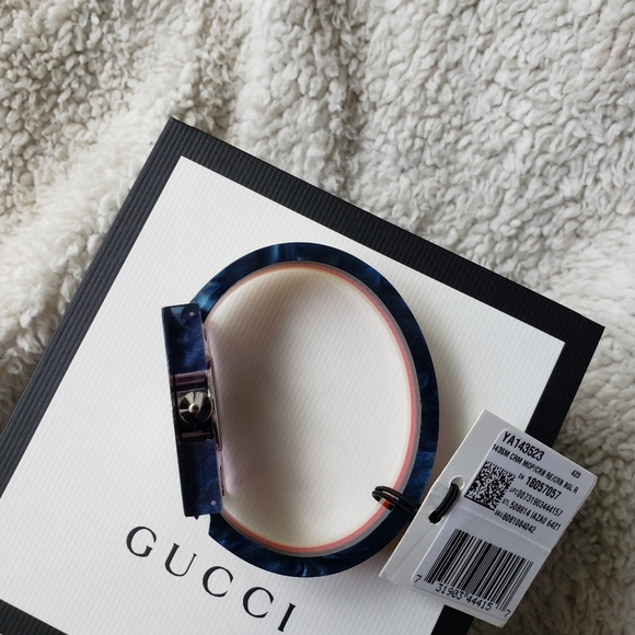 Gucci Mother of Pearl Plexiglass 24mm Quartz Watch Red White Blue - Picture 6 of 7